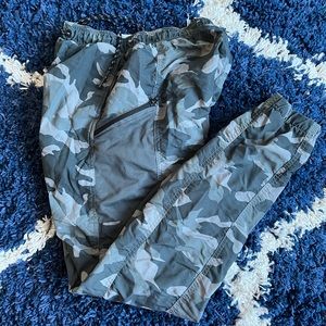 American Eagle gray camouflage jogger pants